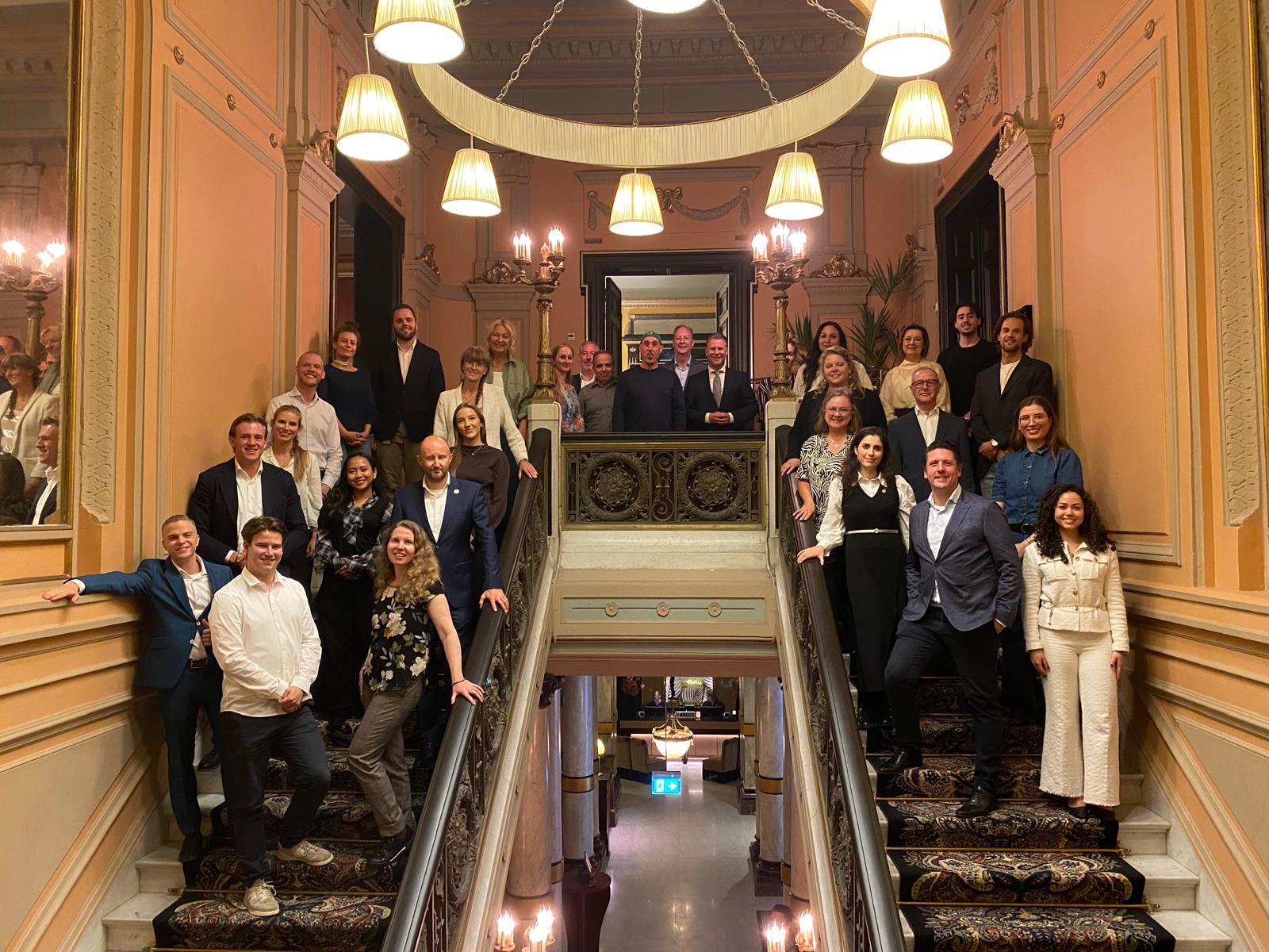 Groepsfoto Hotel Des Indes #2